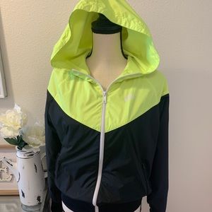 NIKE Women’s Windbreaker Jacket